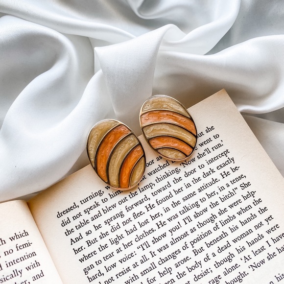 Vintage 1970s Orange Striped Oval Clip Earrings - Picture 2 of 5